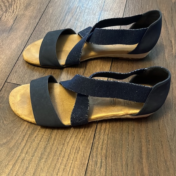 Impo stretch memory foam Roley sandal in Navy - Picture 3 of 8